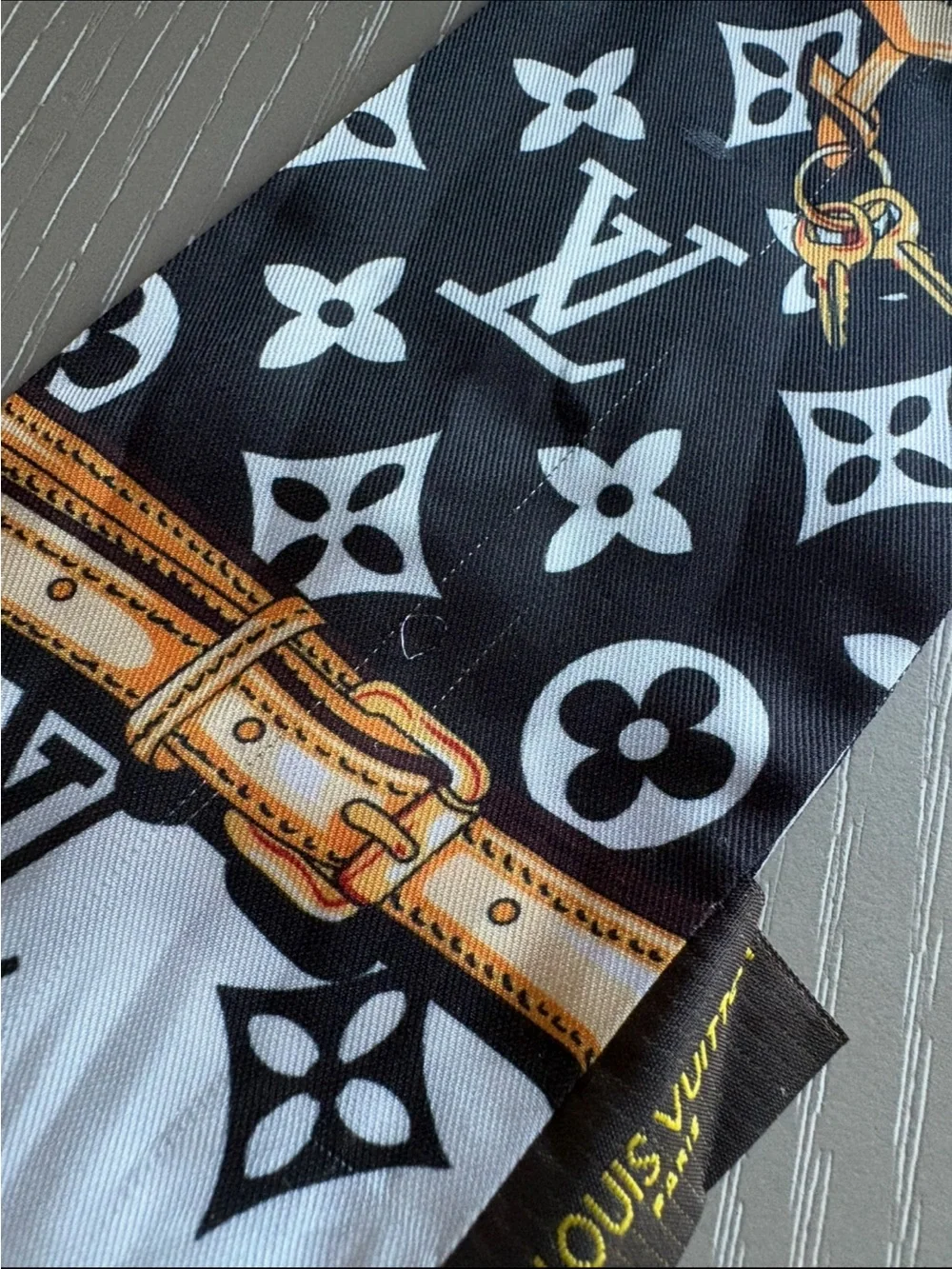 Louis Vuitton Black & White Silk twilly/bandeau